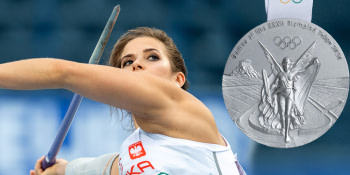 Maria Andrejczyk subasta su medalla olímpica para costear la cirugía cardíaca de un niño